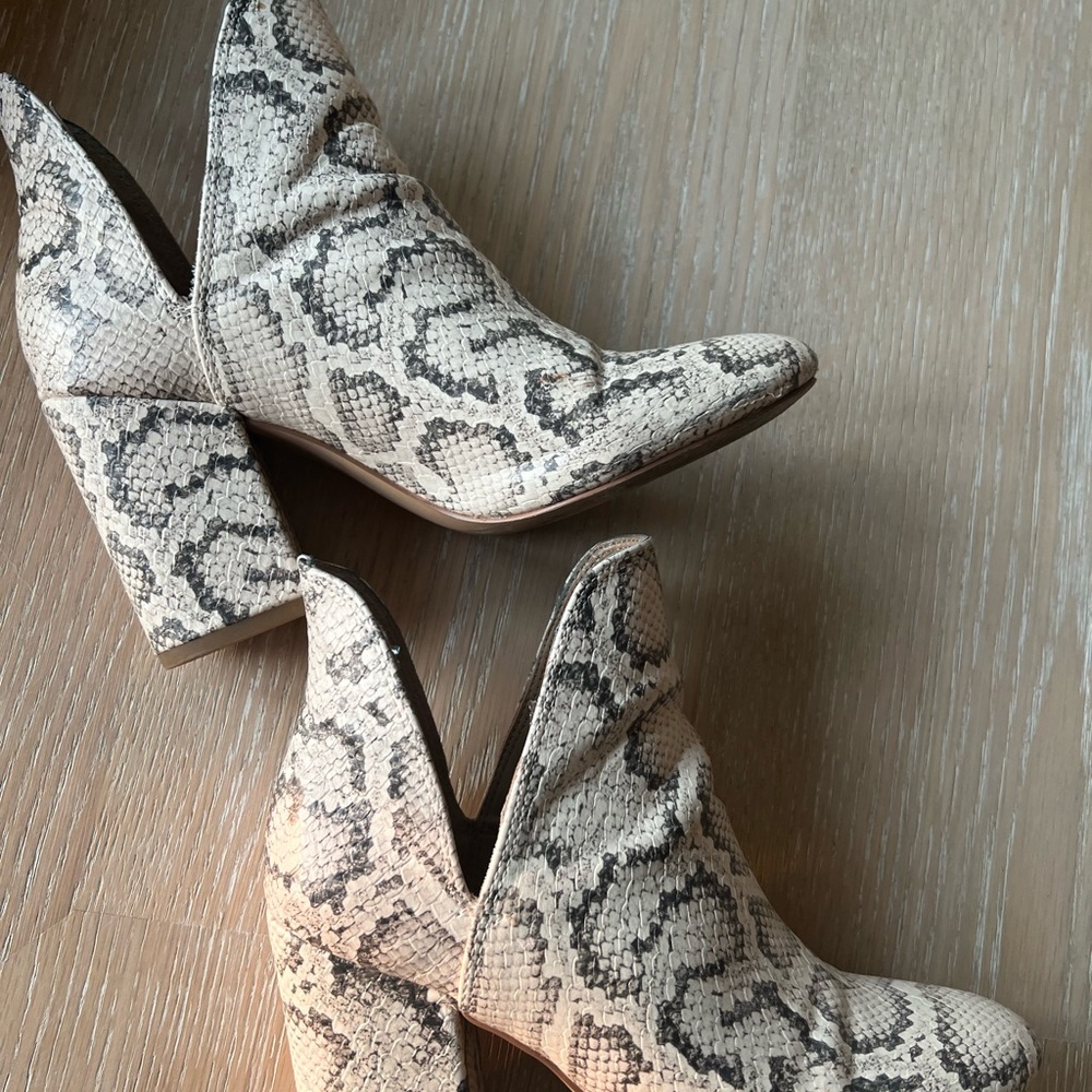 Steve Madden Booties. Snakeskin. Size 6